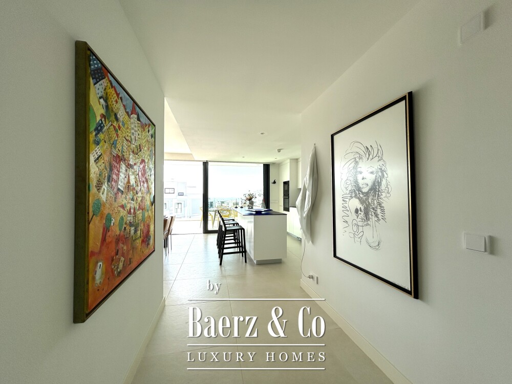 Contemporary Apartment with Sea Views, Higuerón West image