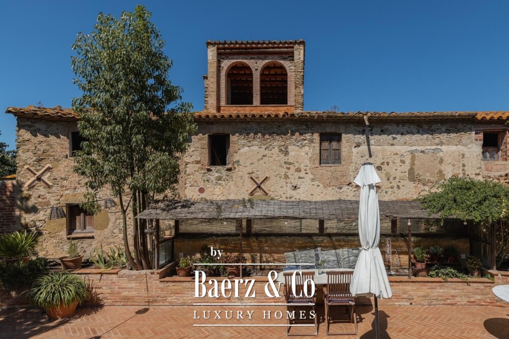 Historic Palace with Hotel Licence in Monells image