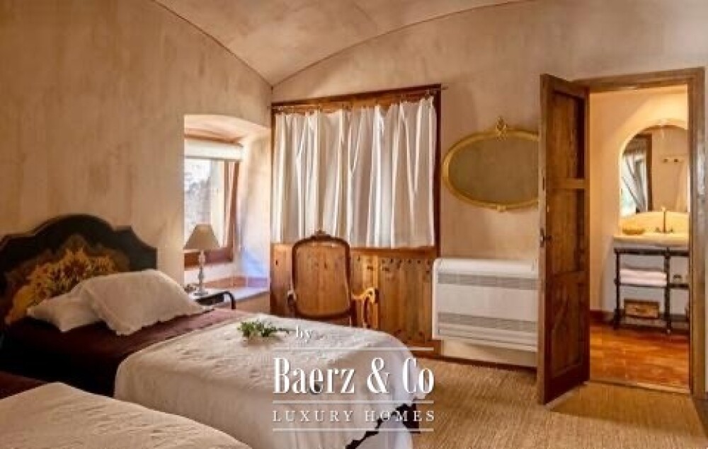 Historic Palace with Hotel Licence in Monells image