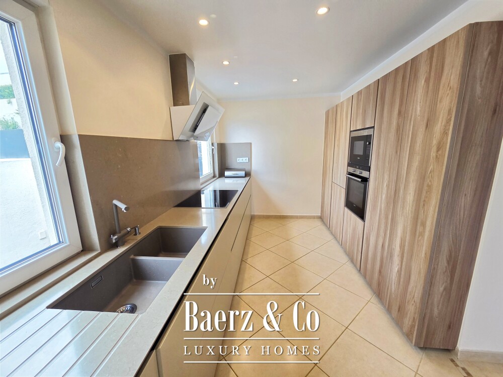 Exclusive villa situated in prestigious residential area Tenerife image