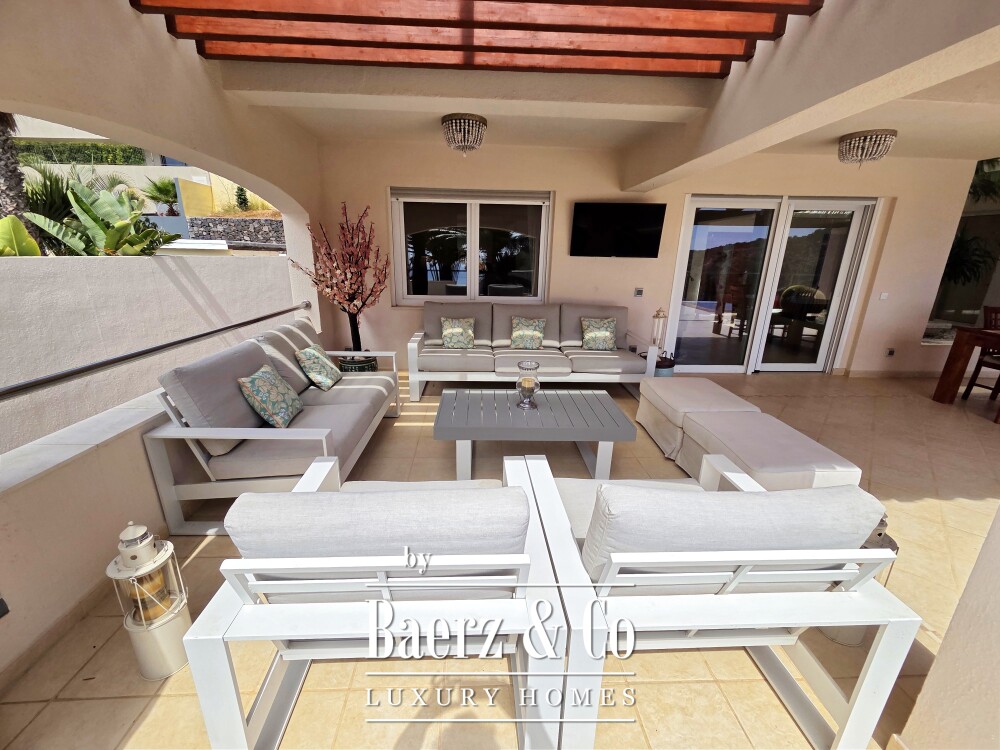 Exclusive villa situated in prestigious residential area Tenerife image