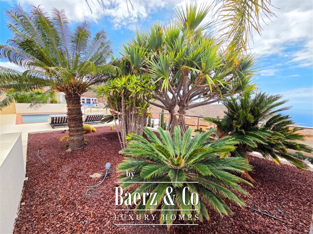 Exclusive villa situated in prestigious residential area Tenerife image