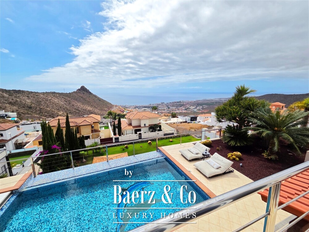 Exclusive villa situated in prestigious residential area Tenerife image