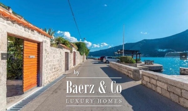 photo 7 Charming stone villa in the first line to the Sea