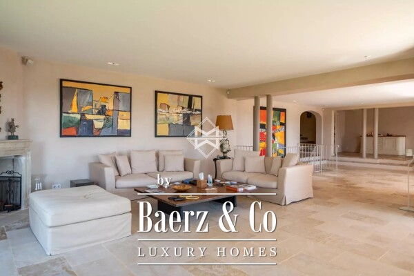 photo 9 Rare - walking distance from the village