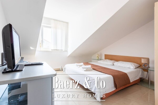 photo 4 Novalja, house with 10 apartments near the center with a sea view