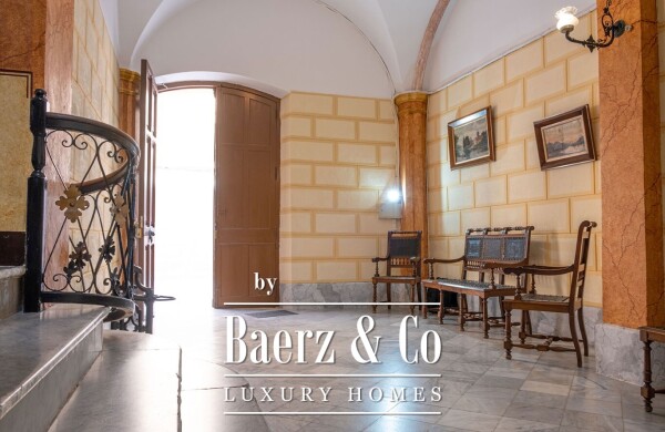 photo 5 MANSION HOUSE IN THE HEART OF THE OLD TOWN