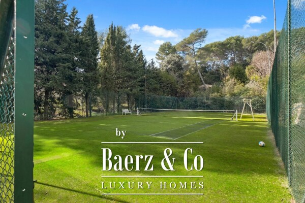 photo 11 Stunning bastide with swimming pool and tennis court