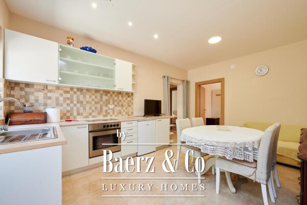 photo 7 Trogir, family house with three apartments near the center