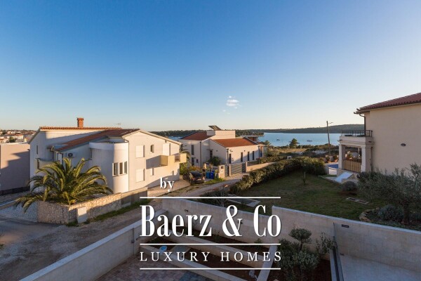 photo 4 Medulin, immaculate luxury villa NKP 400 m2 with pool, 300 m from the beach