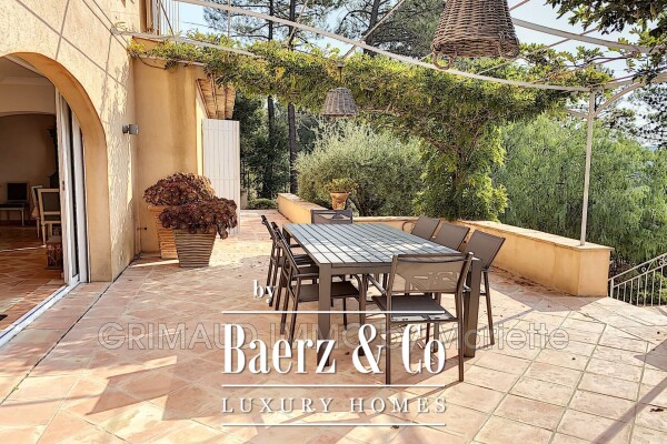 photo 8 Contemporary house with panoramic view and swimming pool