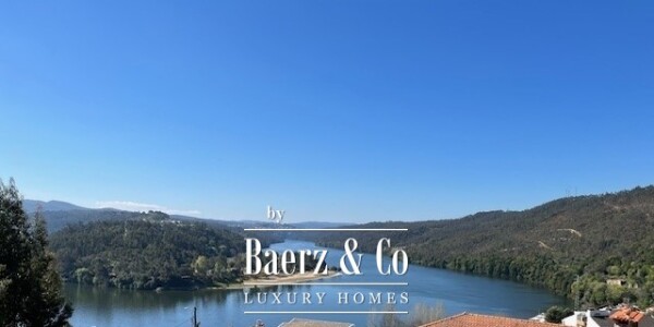 photo 1 Magnificent land, unique, area of low construction density, stunning views of the Douro River and Lomba Beach.