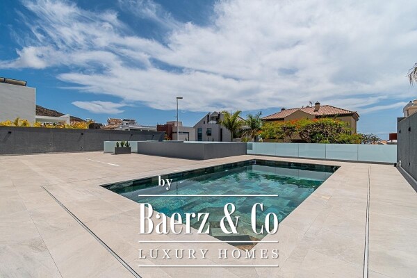 photo 3 Maravillosa villa recién terminada en Costa Adeje