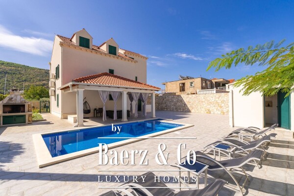 photo 1 Rijeka Dubrovačka, house with elevator and swimming pool