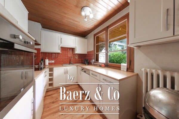 photo 10 TRADITIONAL SAVOYARD STYLE - 6 BEDROOM CHALET