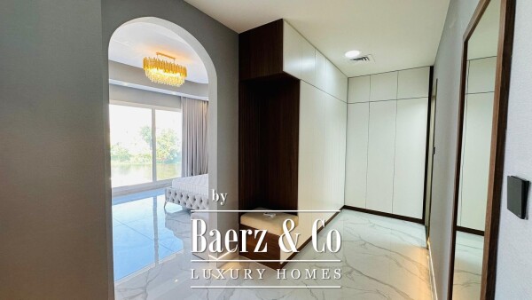 photo 11 Luxury Villa in Jumeirah Park with Canal View