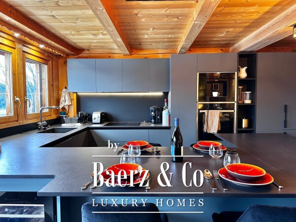 photo 2 4 BEDROOM APARTMENT- ON THE SLOPES