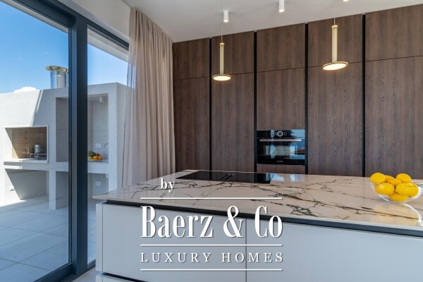 photo 3 Podstrana, moderna vila s bazenom i otvorenim pogledom na more