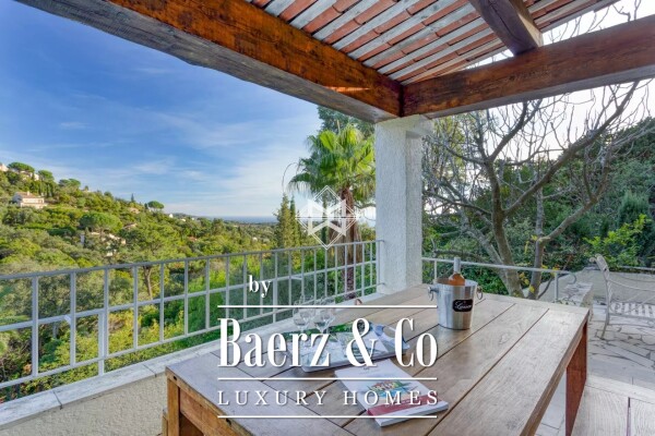 photo 8 In La Croix-Valmer, villa with sea view in the heart of a domain