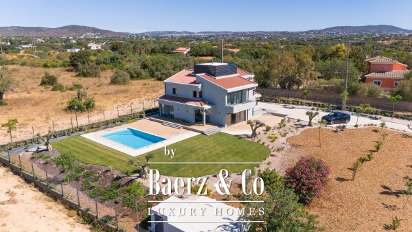 photo 1 Beautiful luxury home in Quarteira, Fonte Santa