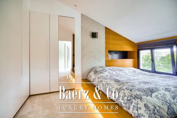 photo 15 Top Floor Duplex with Stunning Views of Île Seguin