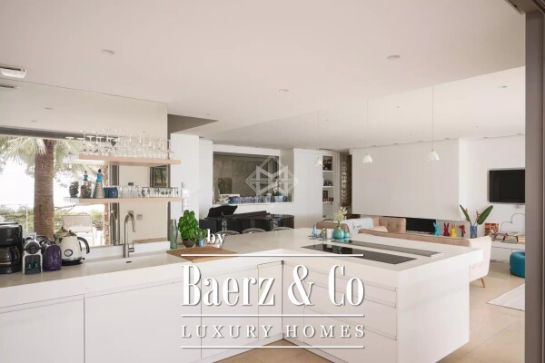 photo 11 Waterfront Villa with Private access to the beach and Dock - Le Lavandou