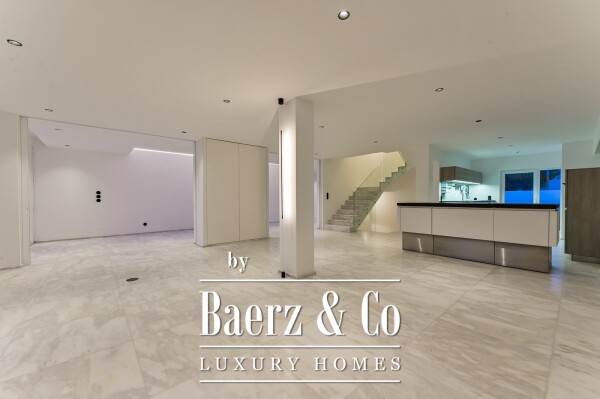 photo 15 Fully Renovated 4-Bedroom Villa by the Beach | Bafureira | Quiet Residential Area