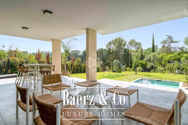 photo 9 New Contemporary-Style Villa with Lovely Open Views