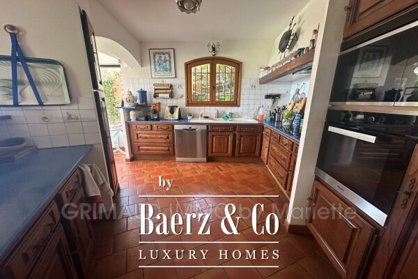 photo 8 Sea View Villa in a Prestigious Estate with a Swimming Pool