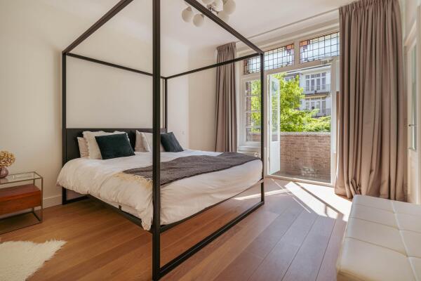 photo 21 Minervalaan 14 H