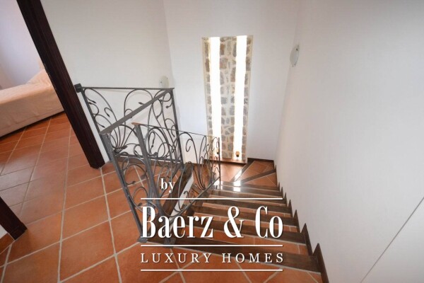 photo 8 Villa in the first line to the sea in Boka Bay