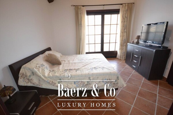 photo 12 Villa in the first line to the sea in Boka Bay