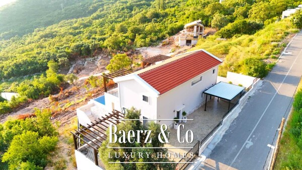 photo 6 Villa in Sveti Stefan with a Pool and a Panoramic Sea View