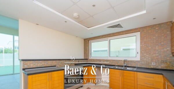 photo 6 Elegant 4-Bedroom Nova Villa for Sale in Jumeirah Park