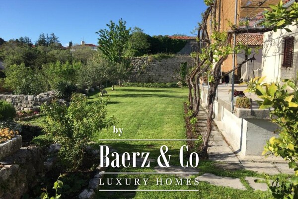 photo 2 Krk, 200m2 house with a garden
