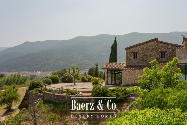 photo 1 Exceptional 18th century masia with tourist licence.