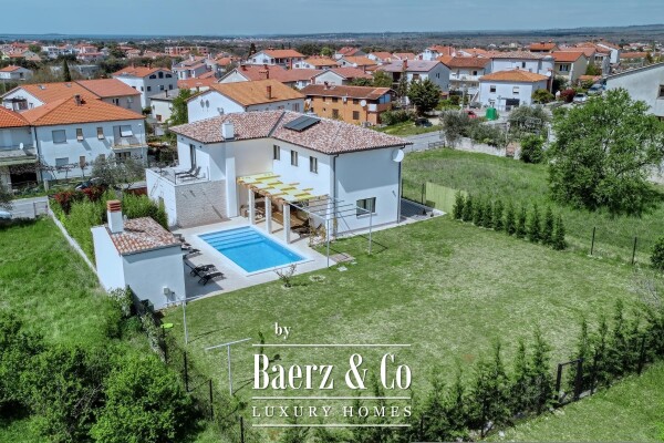 photo 1 Pula, Veli Vrh - beautiful detached house with pool and garage, 225 m² - spacious garden