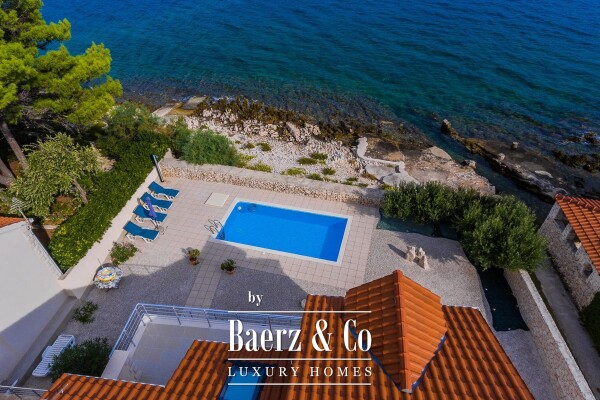 photo 5 Brač, Splitska, villa with pool first row to the sea, 180 m²