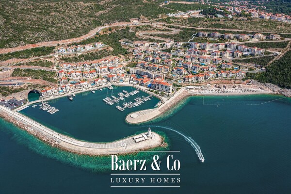 photo 2 Spacious Apartment with a Sea View in Montenegro