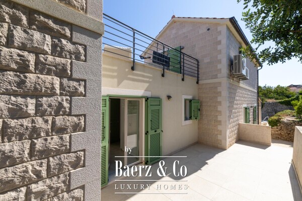 photo 9 Hvar, Vrboska, beautiful stone villa near the sea