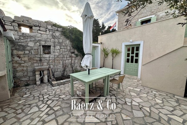 photo 9 Prvić Luka, partially renovated stone house, first row to the sea, 298 m²