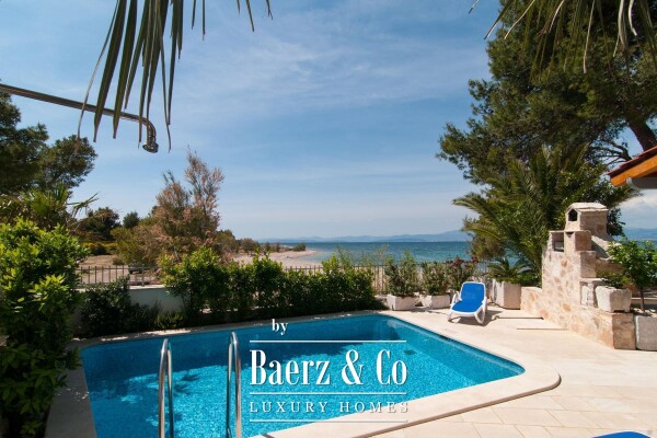 photo 4 Brac, beautiful Mediterranean house in a unique location, 1st row to the sea