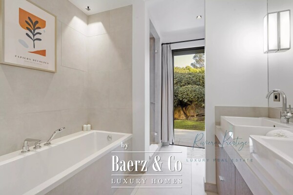 photo 11 Mediterranean Villa Just 5 Minutes from the Heart of Saint-Tropez