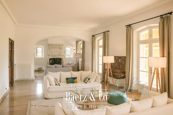 photo 11 Elegant 19th-Century Manor House with Organic Vineyard Estate in the Gulf of Saint-Tropez
