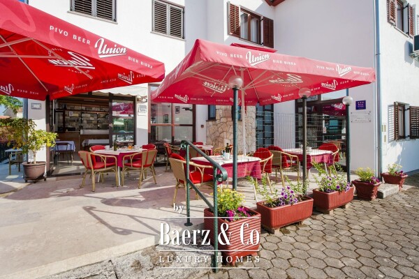 photo 2 Rovinj, Area - Exclusive House with Restaurant, Apartment and Rooms