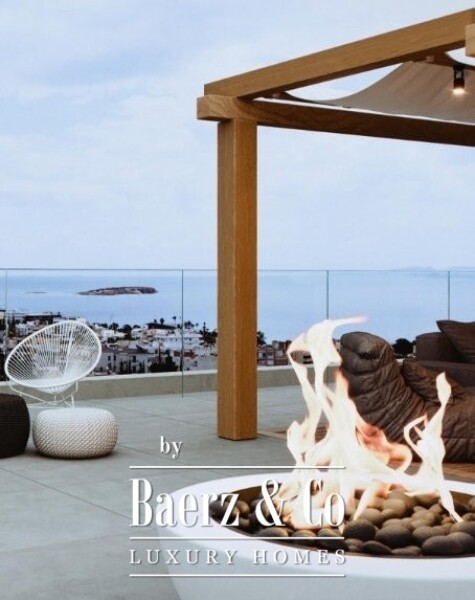 photo 1 Luxury 3-bedroom apartment with private jacuzzi & sea view