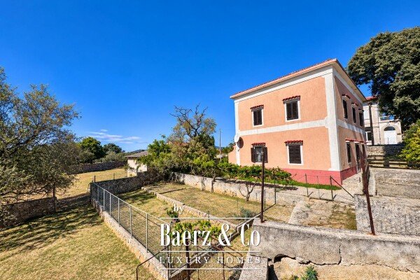 photo 3 Island of Cres, Punta Križa, 280 m² house for renovation on a spacious 3,150 m² plot
